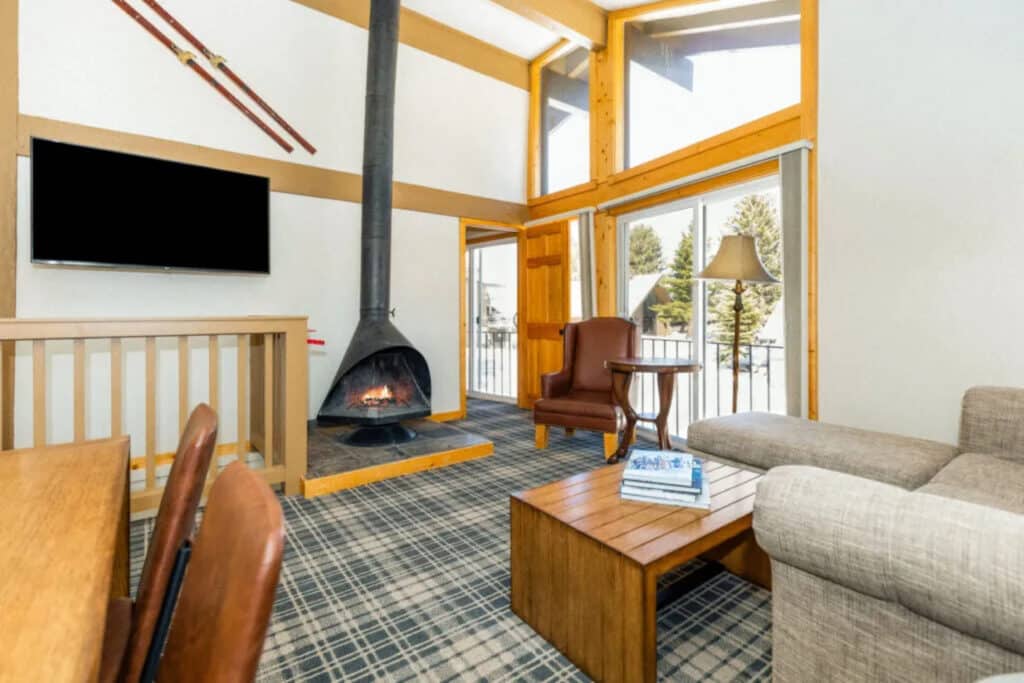 Outbound Mammoth - One Bedroom Chalet