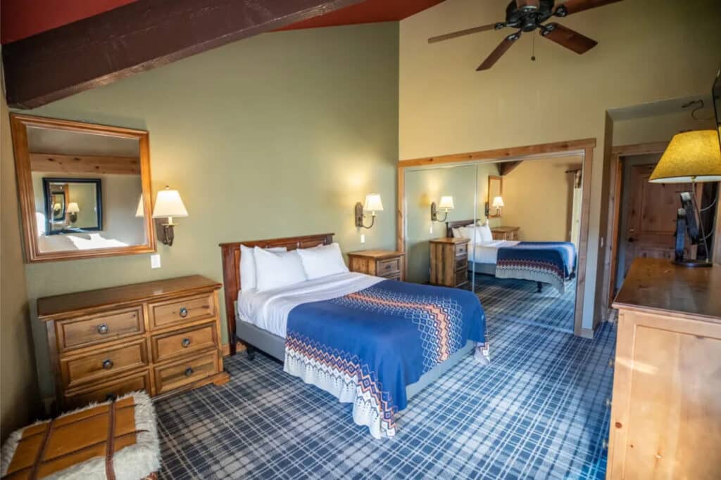 Outbound Mammoth - Six Bedroom Chalet