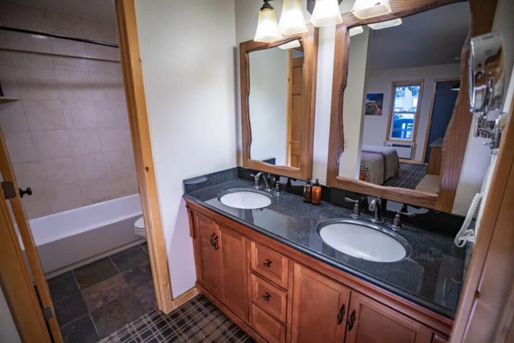 Outbound Mammoth - Six Bedroom Chalet