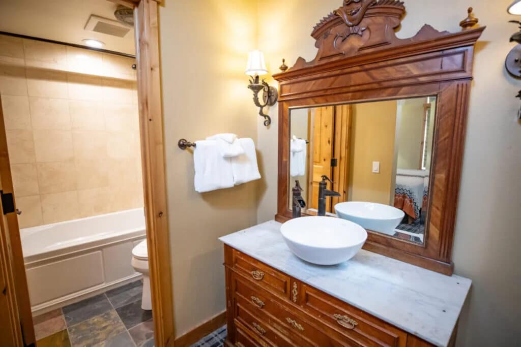 Outbound Mammoth - Six Bedroom Chalet