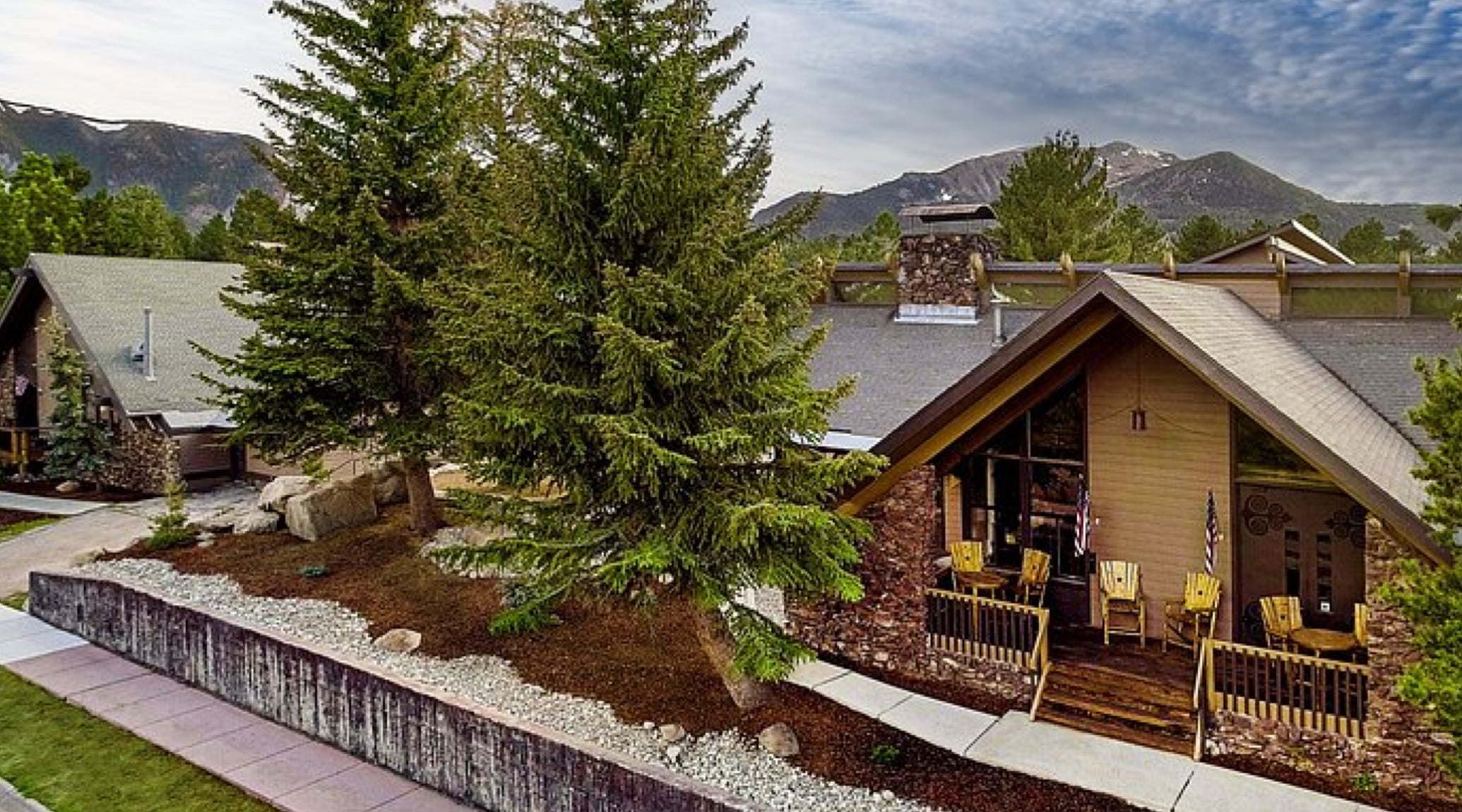 Outbound Mammoth - Amenities - Free Guest Parking
