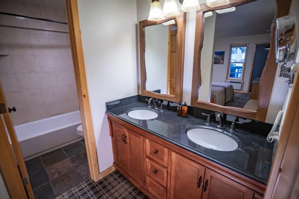 Outbound Mammoth - Chalet King