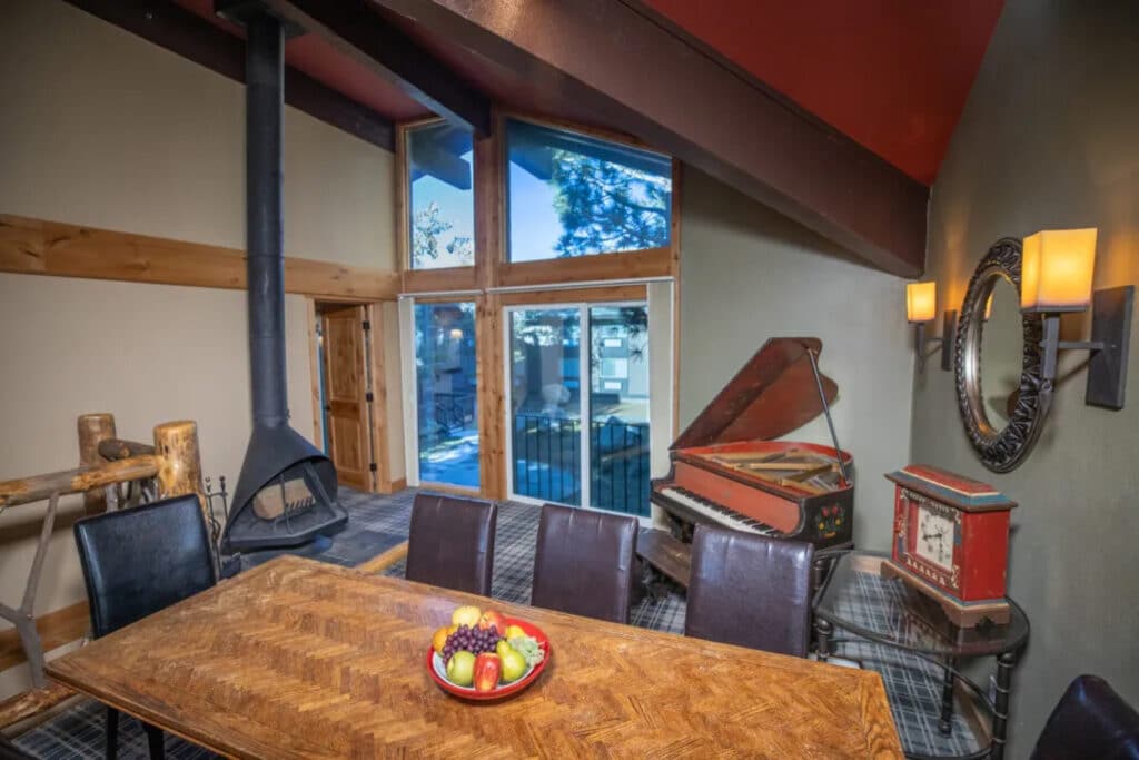 Outbound Mammoth - Six Bedroom Chalet