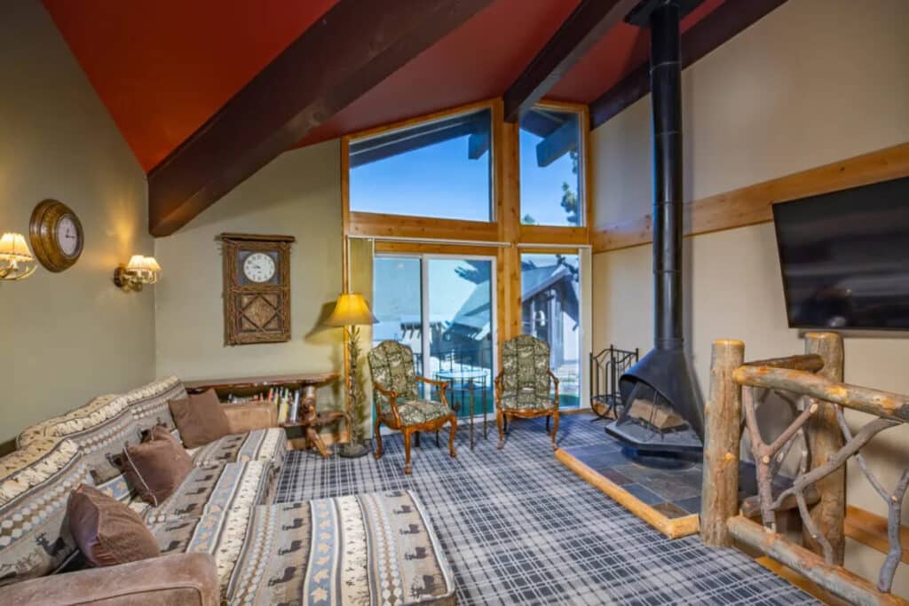 Outbound Mammoth - Six Bedroom Chalet