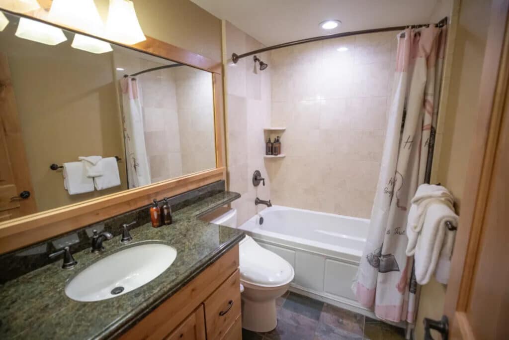 Outbound Mammoth - Six Bedroom Chalet