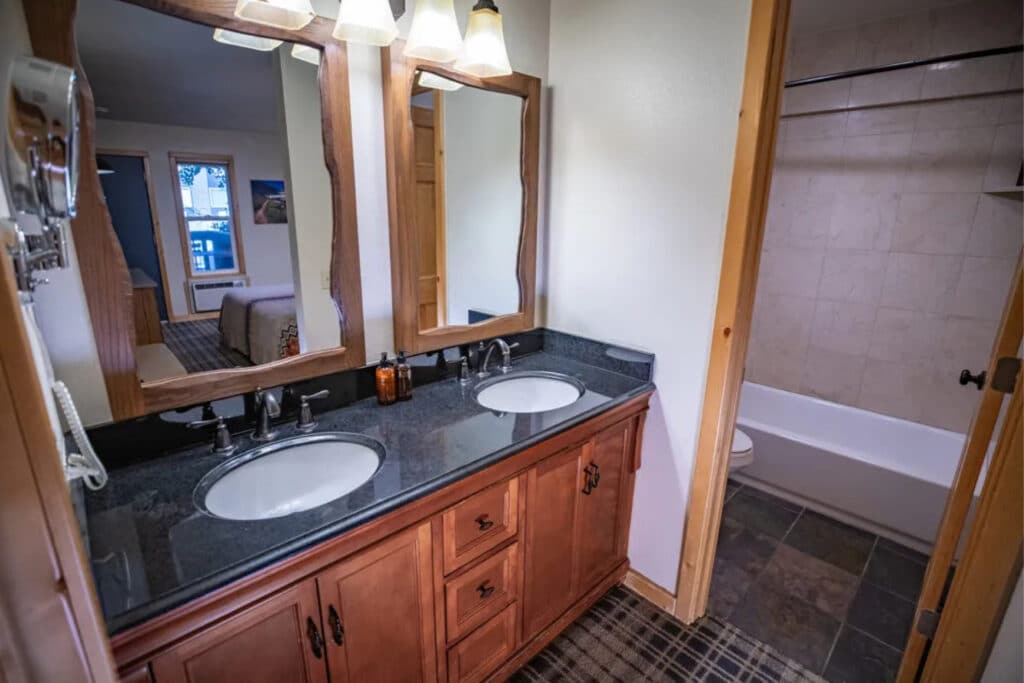 Outbound Mammoth - Chalet Two Doubles