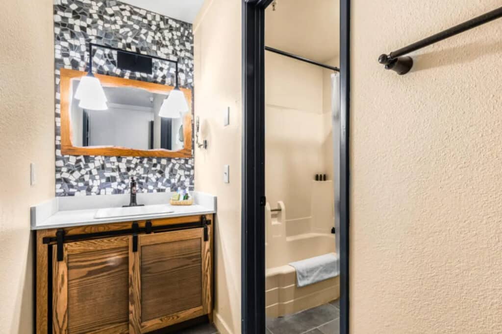 Outbound Mammoth - Deluxe Two Queens