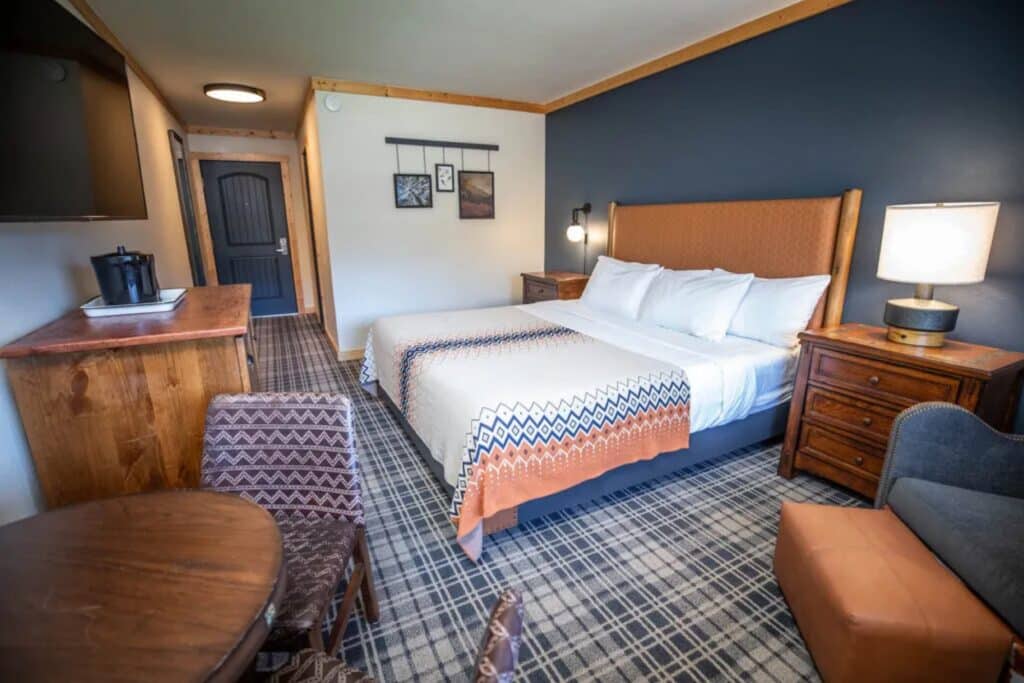 Outbound Mammoth - Deluxe King Room
