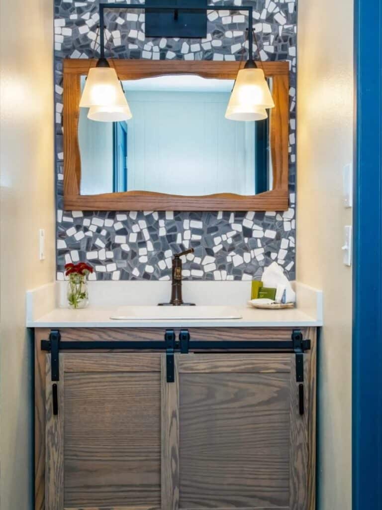 Outbound Mammoth - Deluxe King Room