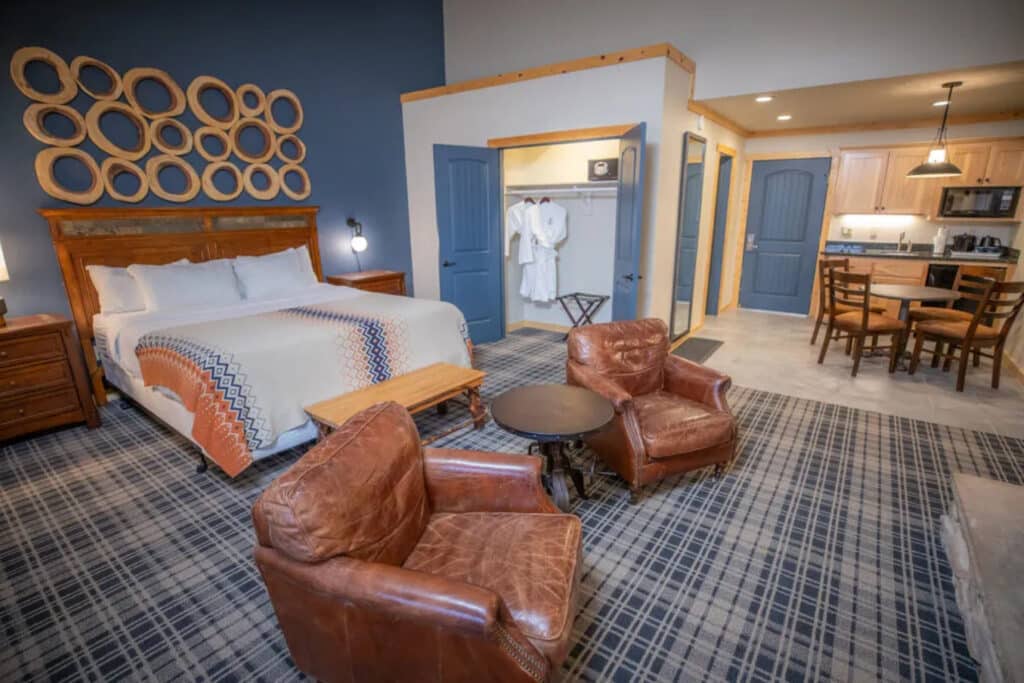 Outbound Mammoth - Fireplace Suite