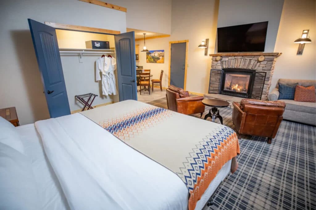 Outbound Mammoth - Fireplace Suite