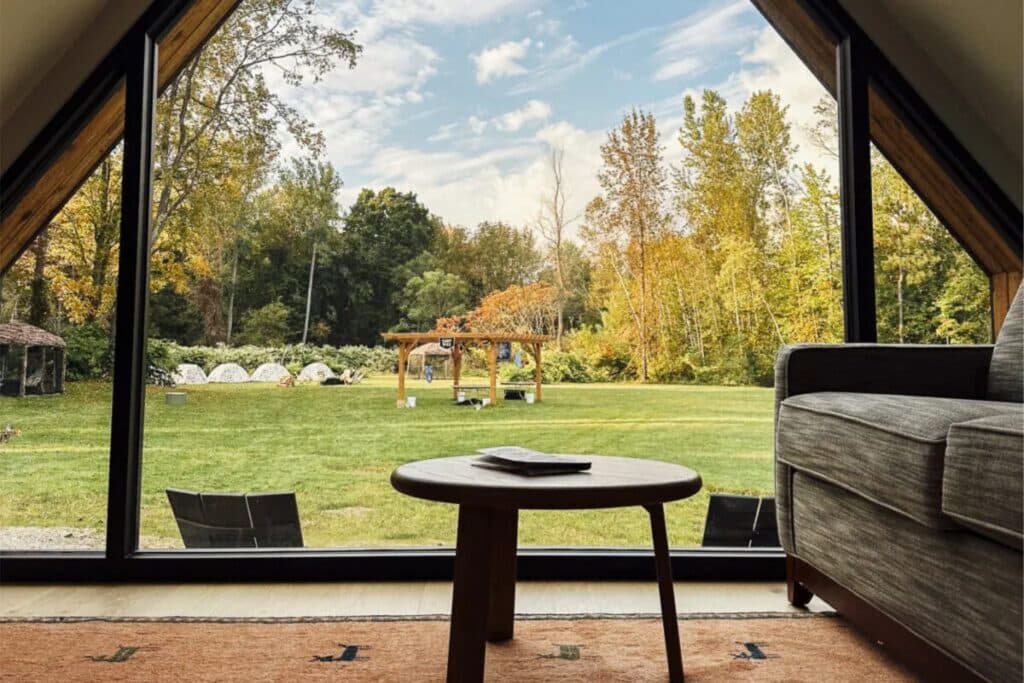 Outbound Stowe - Room - One Bedroom Cabin