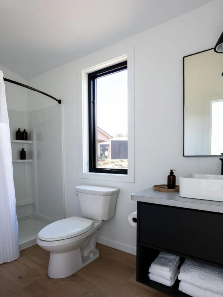 Outbound Stowe - Room - One Bedroom Cabin