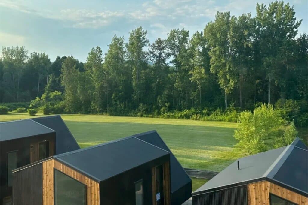 Outbound Stowe - Room - One Bedroom Cabin
