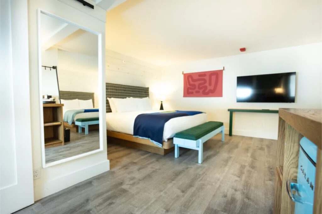 Outbound Stowe - Room - Two Kings Suite Sleeper Sofa