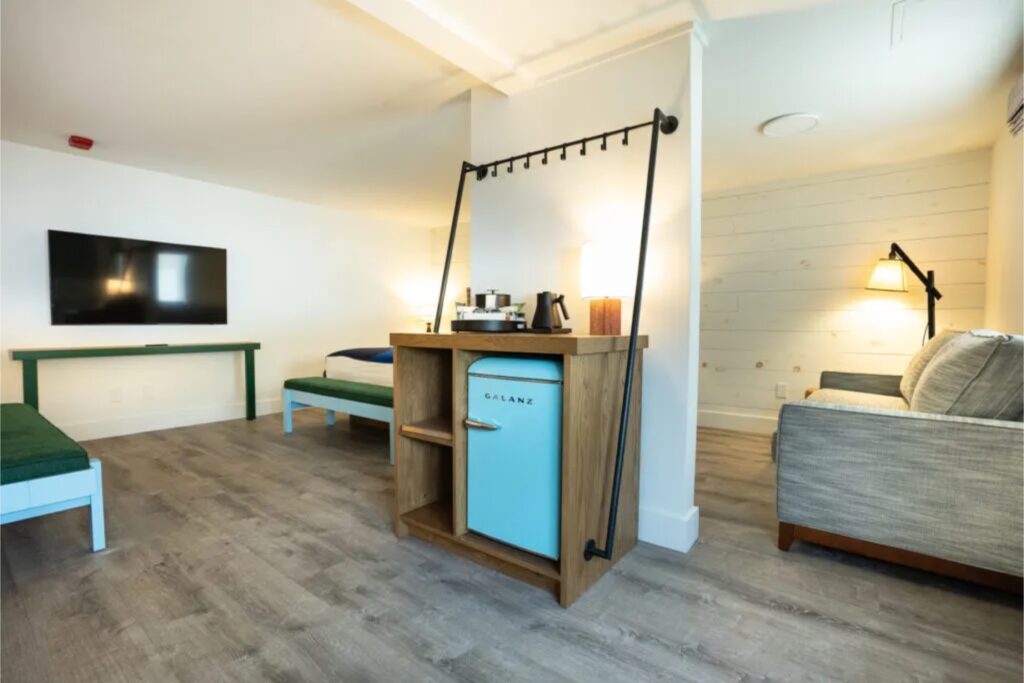 Outbound Stowe - Room - Two Kings Suite Sleeper Sofa