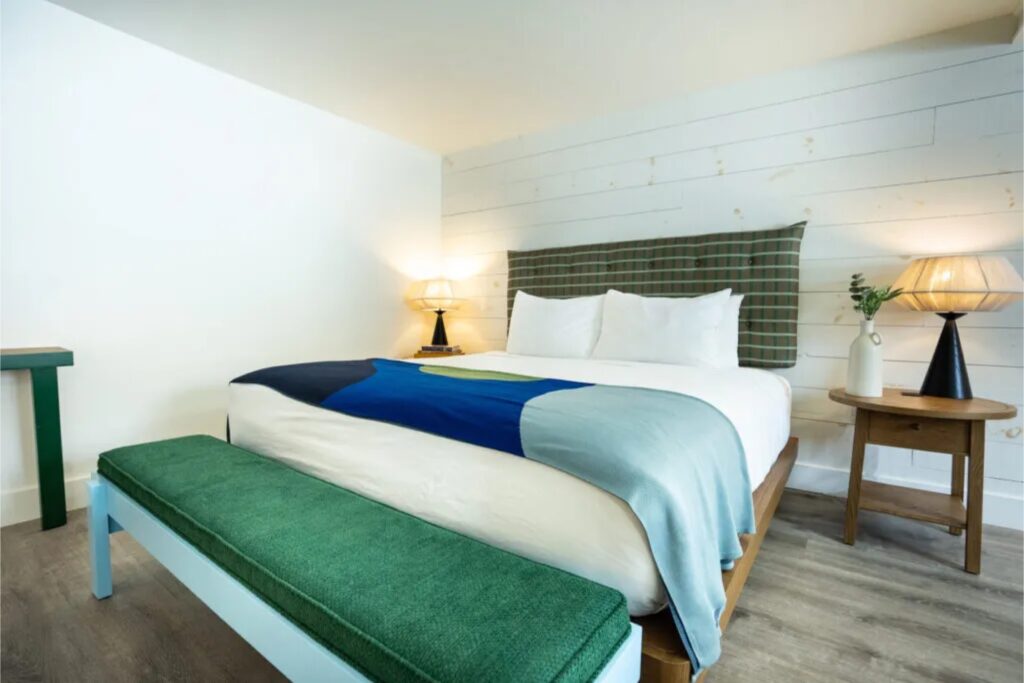 Outbound Stowe - Room - Two Kings Suite Sleeper Sofa