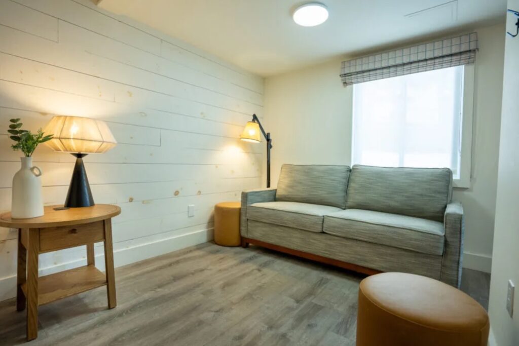 Outbound Stowe - Room - Two Kings Suite Sleeper Sofa