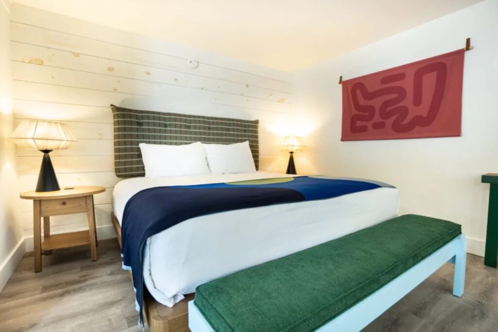 Outbound Stowe - Room - Two Kings Suite Sleeper Sofa