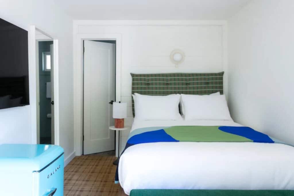 Outbound Stowe - Room - Classic Cozy Queen