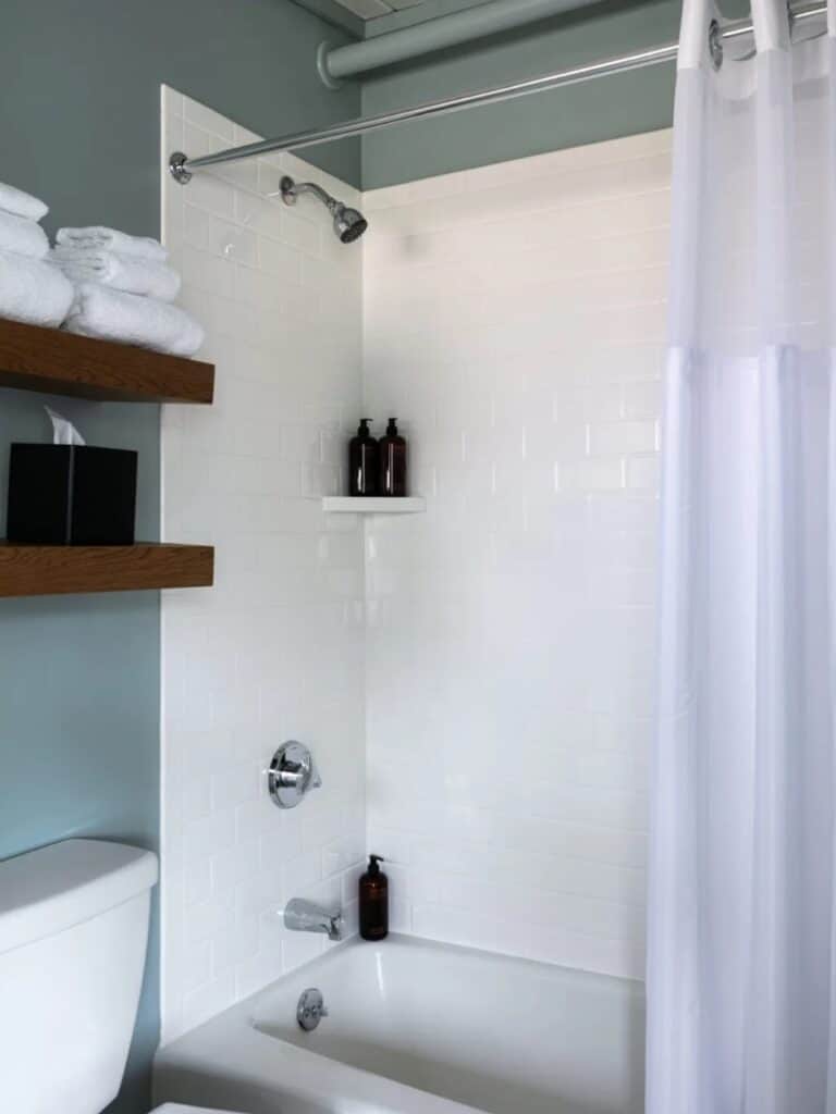 Outbound Stowe - Room - Classic Cozy Queen