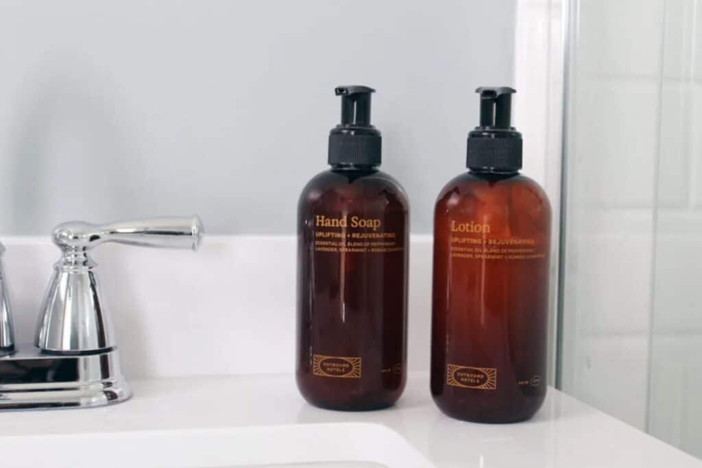 Outbound Stowe - Room - Classic Cozy Queen