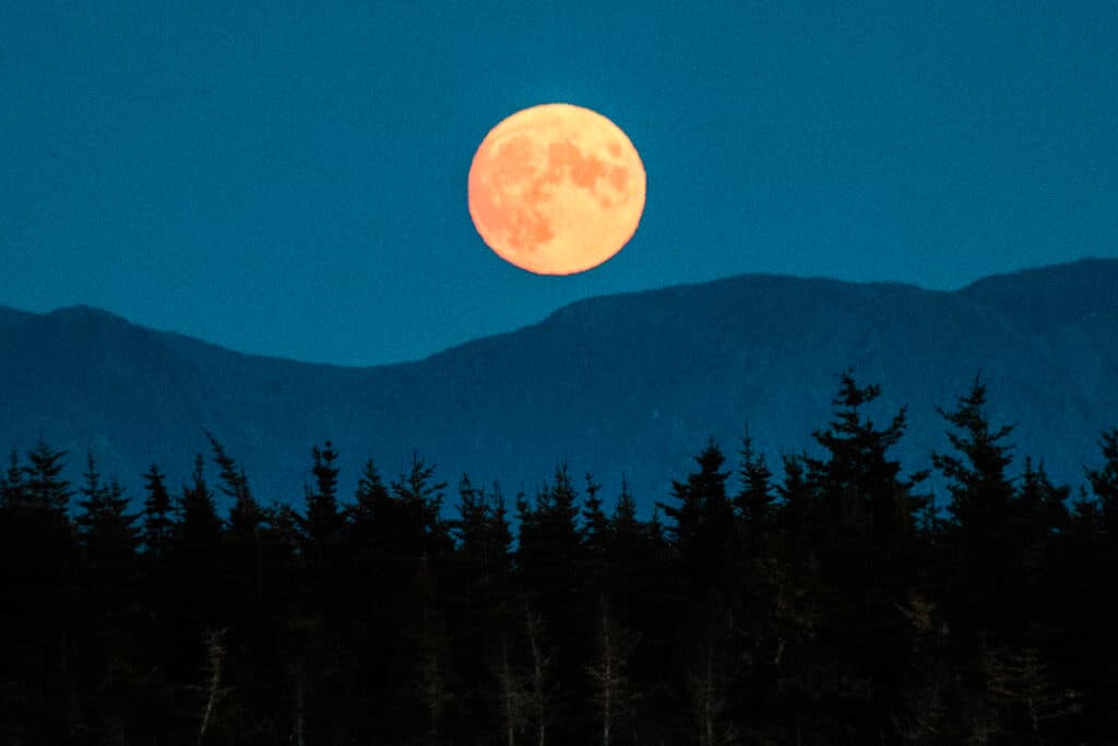 Outbound Stowe - Stargazing - Moon
