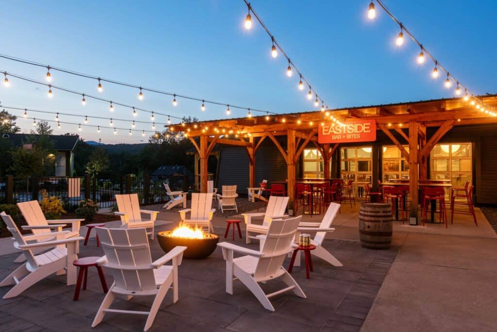 Stowe-pARTy-Nite-at-Eastside