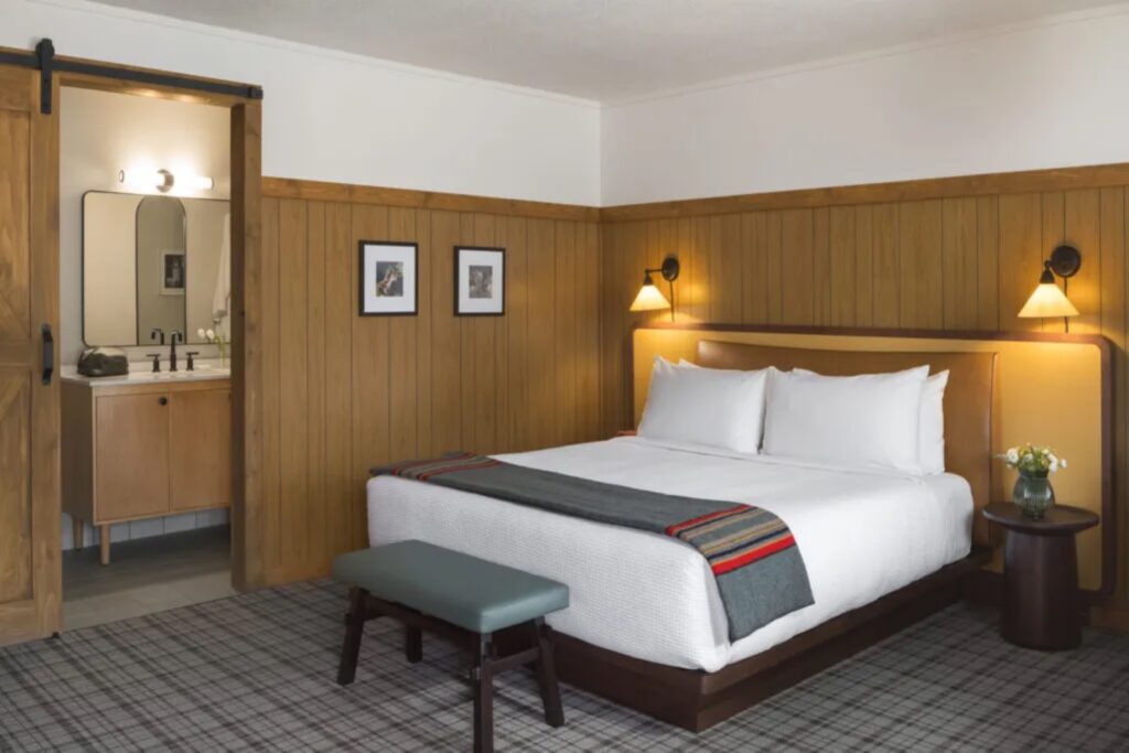 The Virginian Lodge - Room - The Virg King