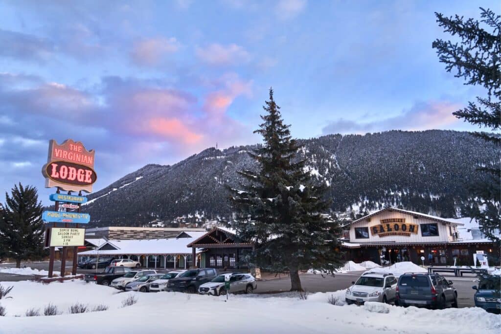 The Virginian Lodge - Book Direct
